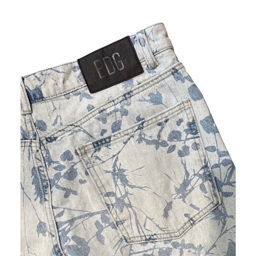 MSRP: $99 | ✨ Urban Outfitters BDG Low & Wide Floral Jeans – Size 30 ✨ - Picture 5 of 7